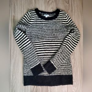 Old Navy Women's sweater
